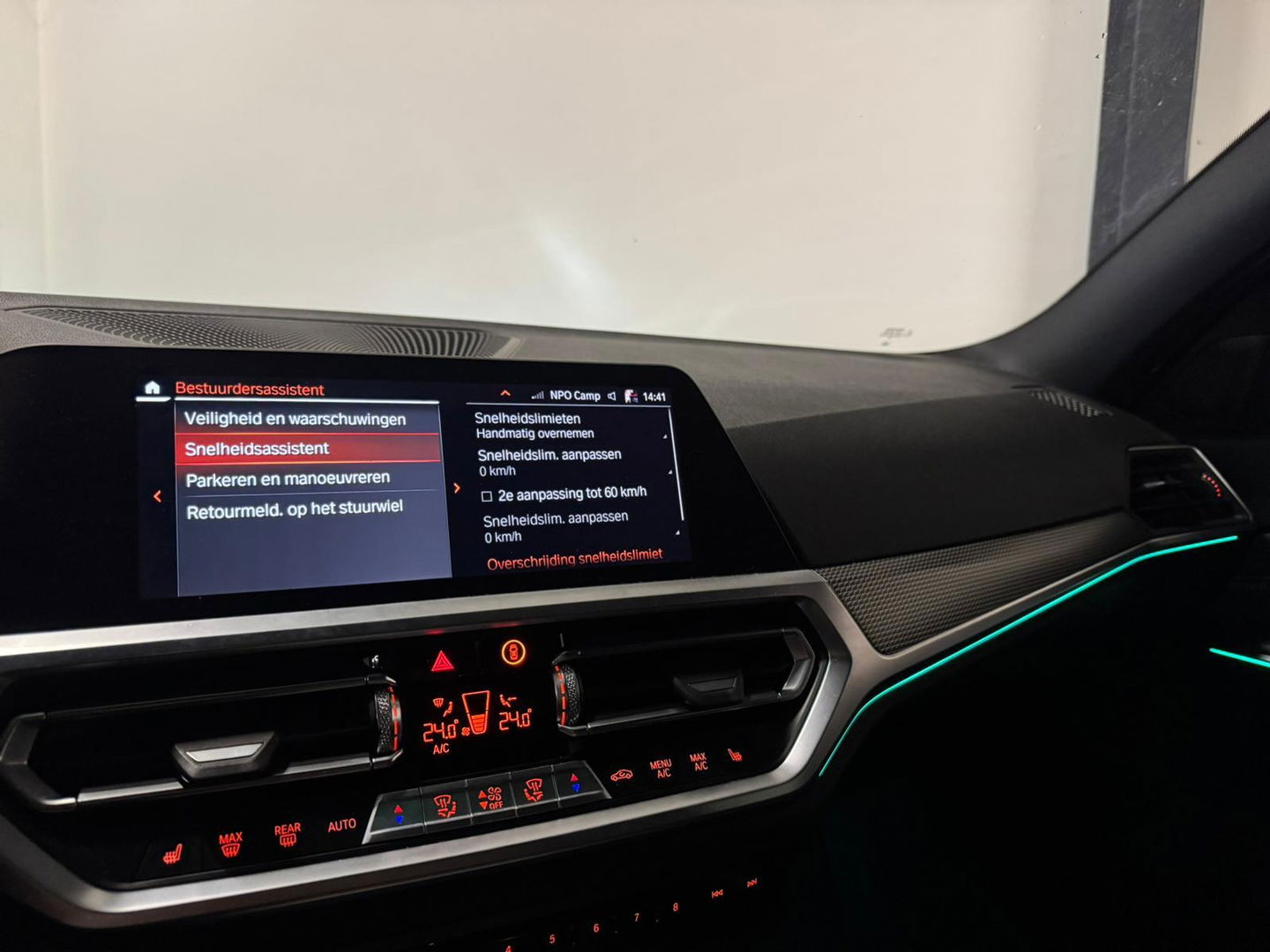 BMW 3-serie 320i High Executive Edition PANO KEYLESS