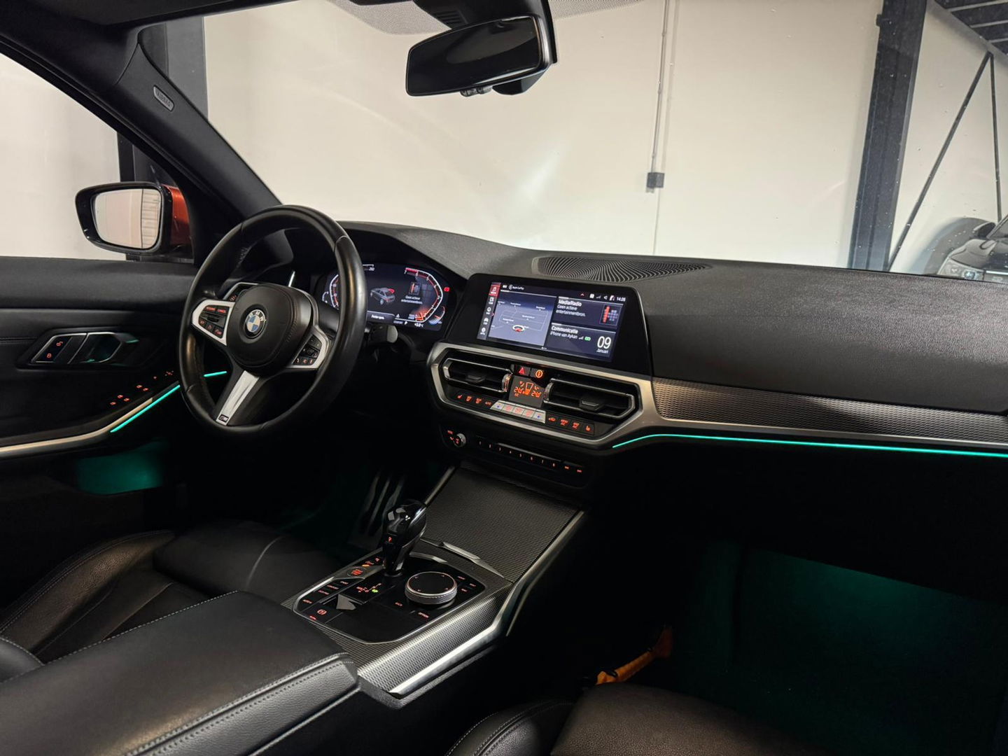 BMW 3-serie 320i High Executive Edition PANO KEYLESS