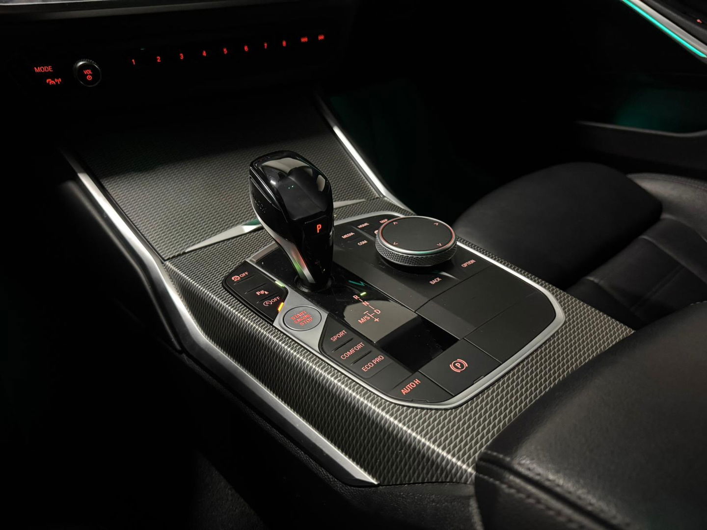 BMW 3-serie 320i High Executive Edition PANO KEYLESS