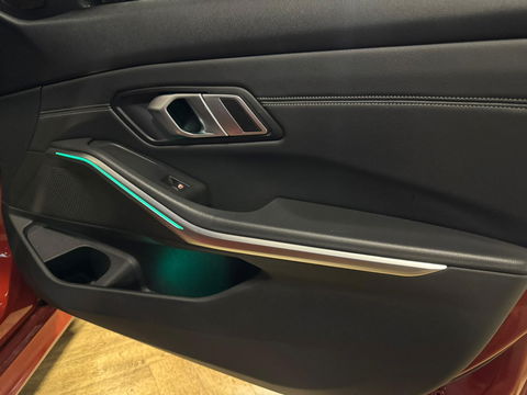 BMW 3-serie 320i High Executive Edition PANO KEYLESS