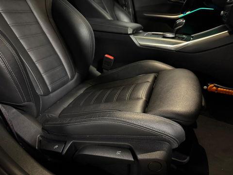 BMW 3-serie 320i High Executive Edition PANO KEYLESS