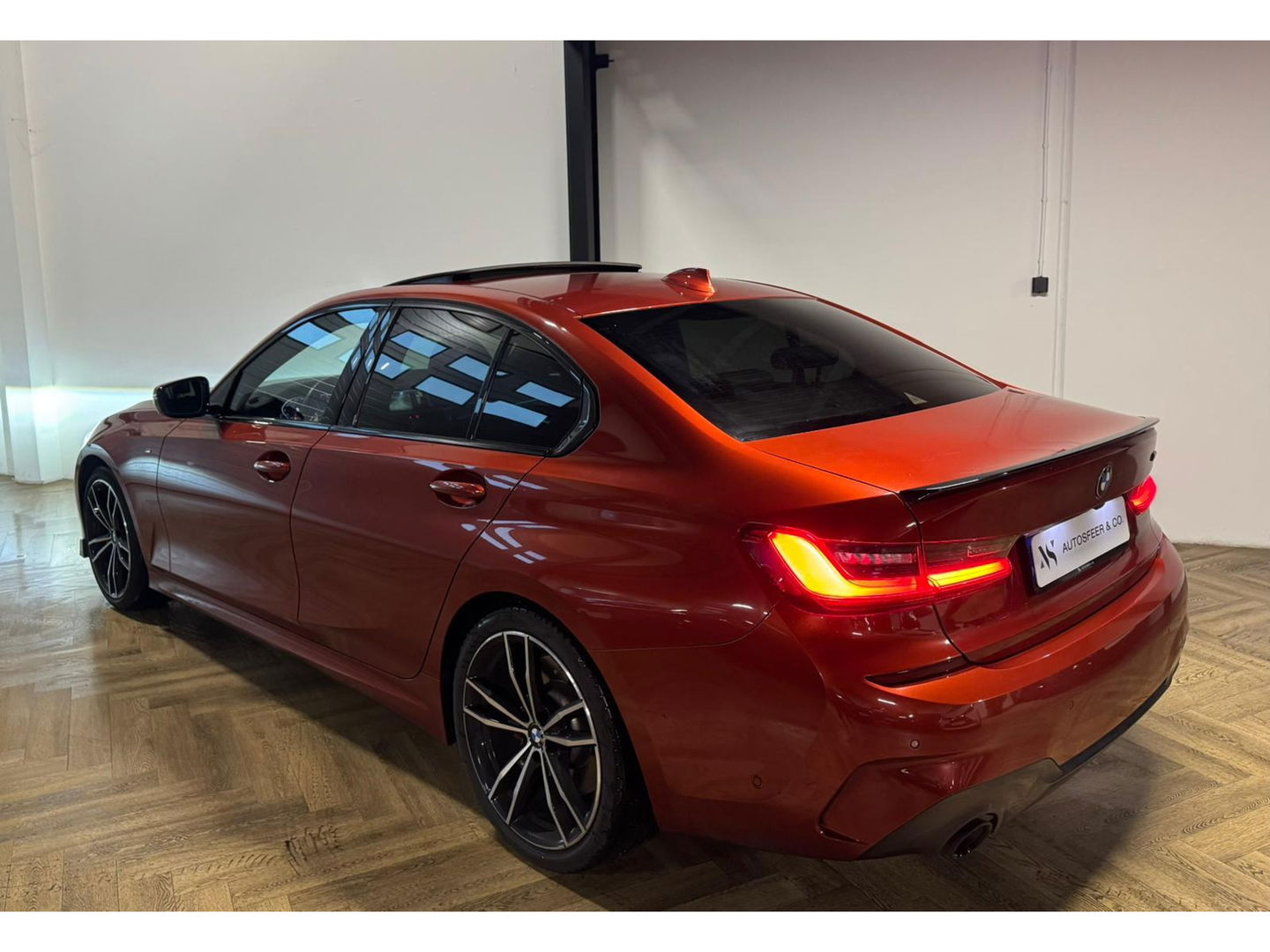 BMW 3-serie 320i High Executive Edition PANO KEYLESS