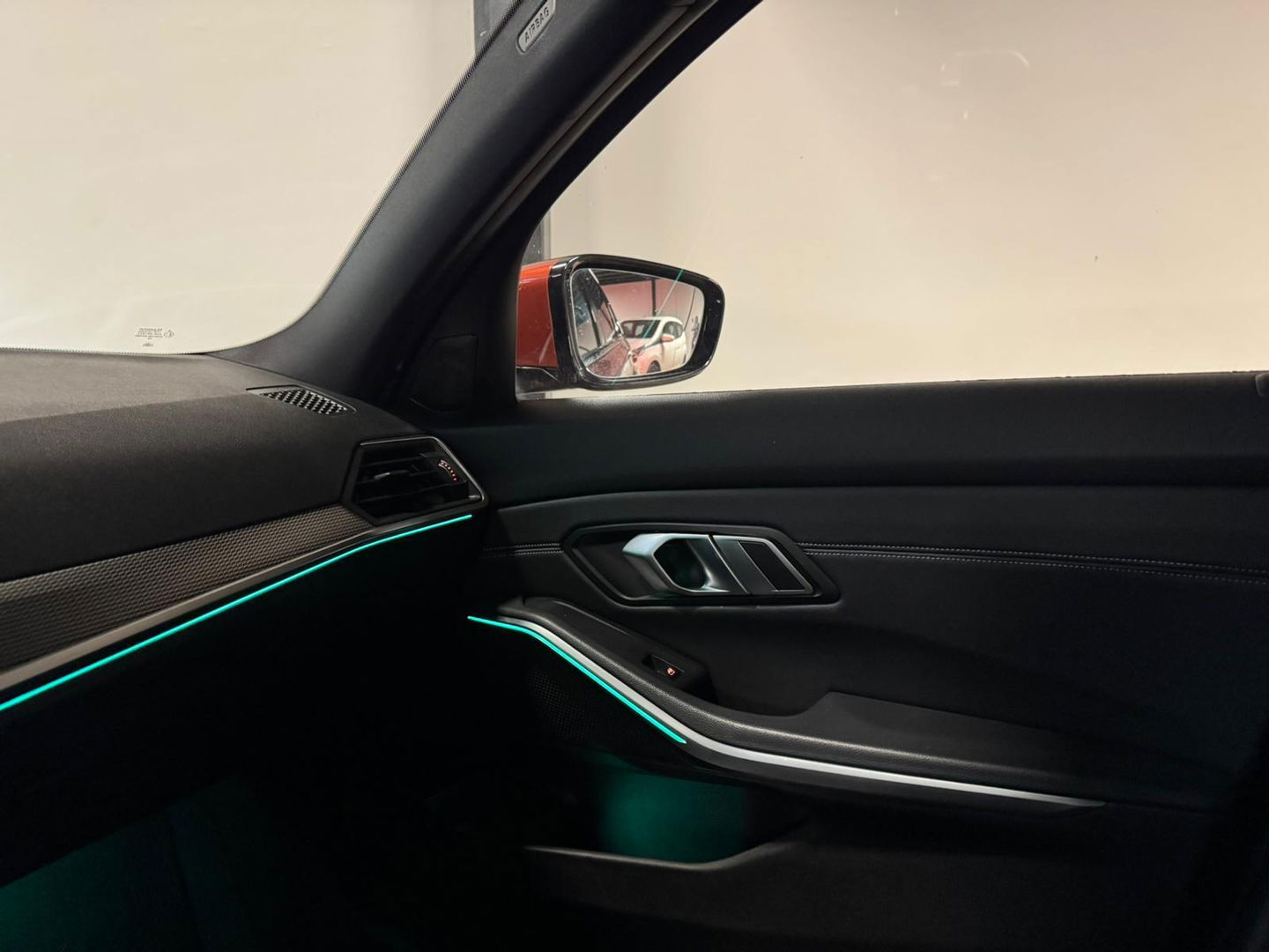 BMW 3-serie 320i High Executive Edition PANO KEYLESS