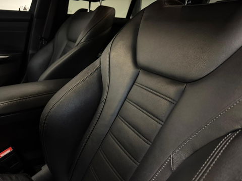 BMW 3-serie 320i High Executive Edition PANO KEYLESS