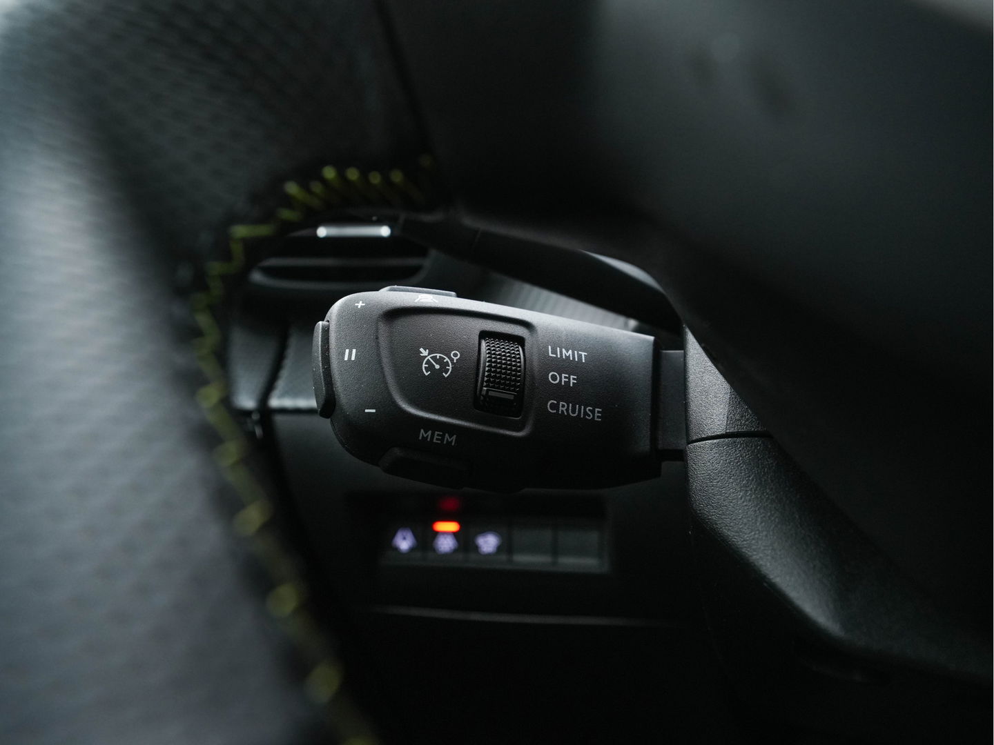 Peugeot e-208 EV GT 350 50 kWh [ 3-Fase ] (INCL.BTW) *PANO | FULL-LED | DIGI-COCKPIT | BLINDSPOT | CAMERA | LEATHER-ALCANTARA | AMBIENT-LIGHT | NAVI-FULLMAP | LANE-ASSIST | KEYLESS | DAB | CCS-FASTLOADER | HEATED-SPORTSEATS | 17''ALU