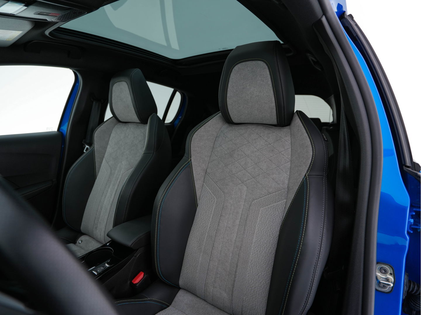 Peugeot e-208 EV GT 350 50 kWh [ 3-Fase ] (INCL.BTW) *PANO | FULL-LED | DIGI-COCKPIT | BLINDSPOT | CAMERA | LEATHER-ALCANTARA | AMBIENT-LIGHT | NAVI-FULLMAP | LANE-ASSIST | KEYLESS | DAB | CCS-FASTLOADER | HEATED-SPORTSEATS | 17''ALU