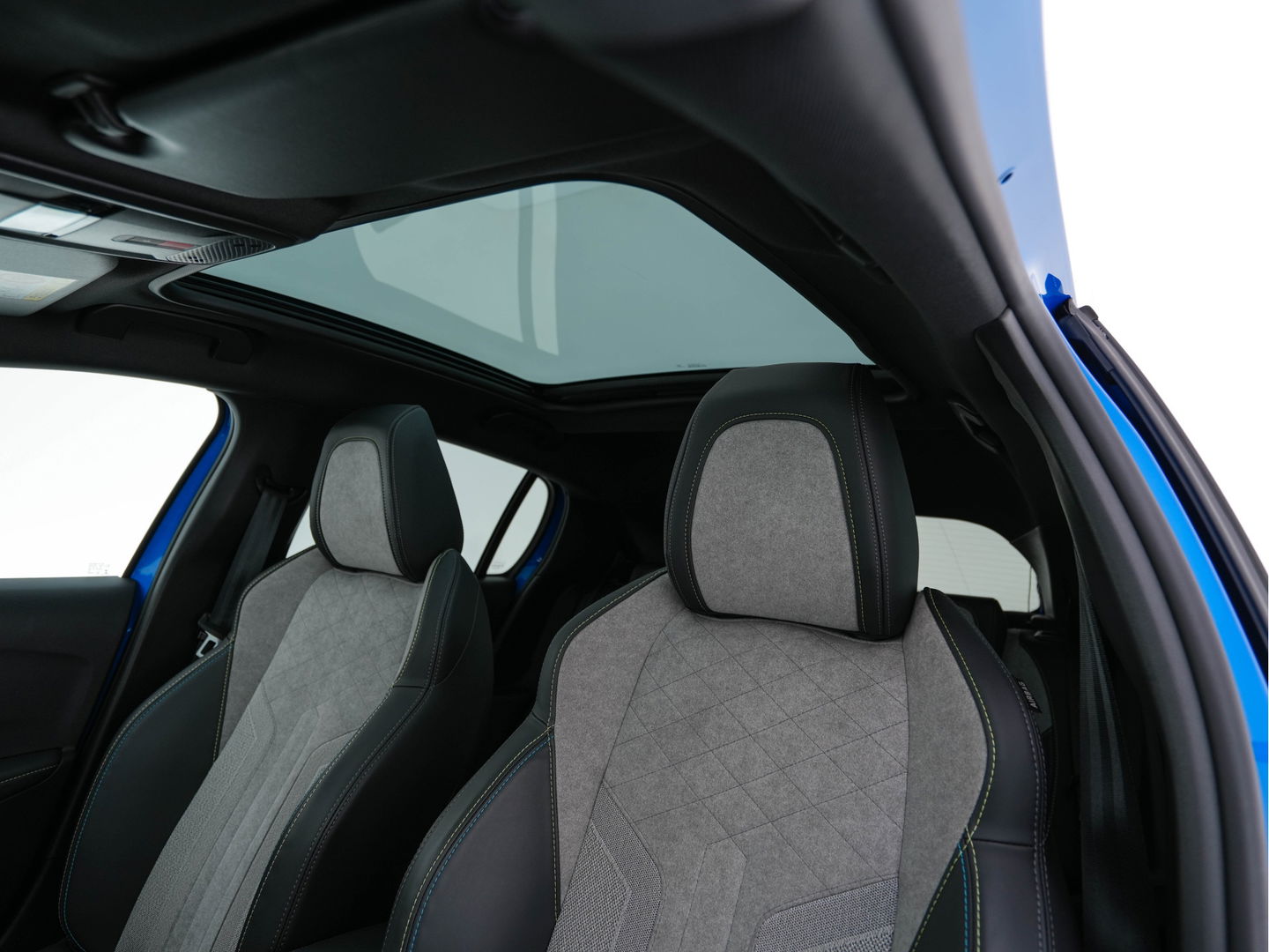 Peugeot e-208 EV GT 350 50 kWh [ 3-Fase ] (INCL.BTW) *PANO | FULL-LED | DIGI-COCKPIT | BLINDSPOT | CAMERA | LEATHER-ALCANTARA | AMBIENT-LIGHT | NAVI-FULLMAP | LANE-ASSIST | KEYLESS | DAB | CCS-FASTLOADER | HEATED-SPORTSEATS | 17''ALU