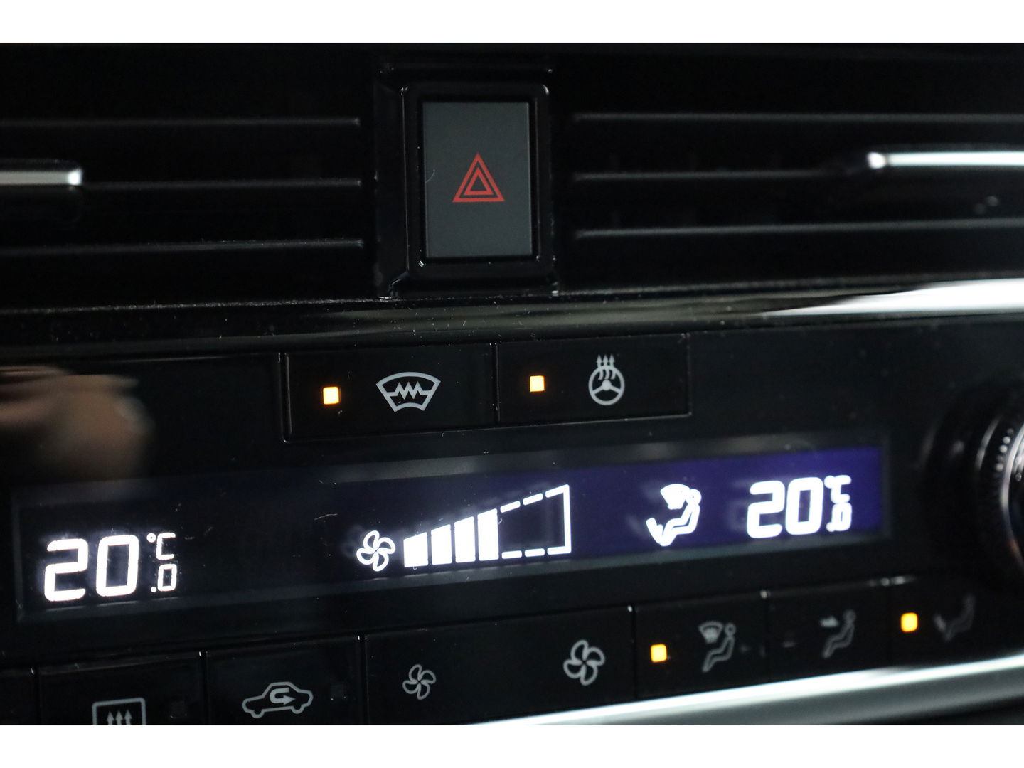 Nissan QASHQAI 1.3 MHEV Xtronic N-Connecta | Automaat | 360cam | Trekhaak | ACC | Stoel- Stuurverw. | Apple CarPlay | Dodehoekdet.