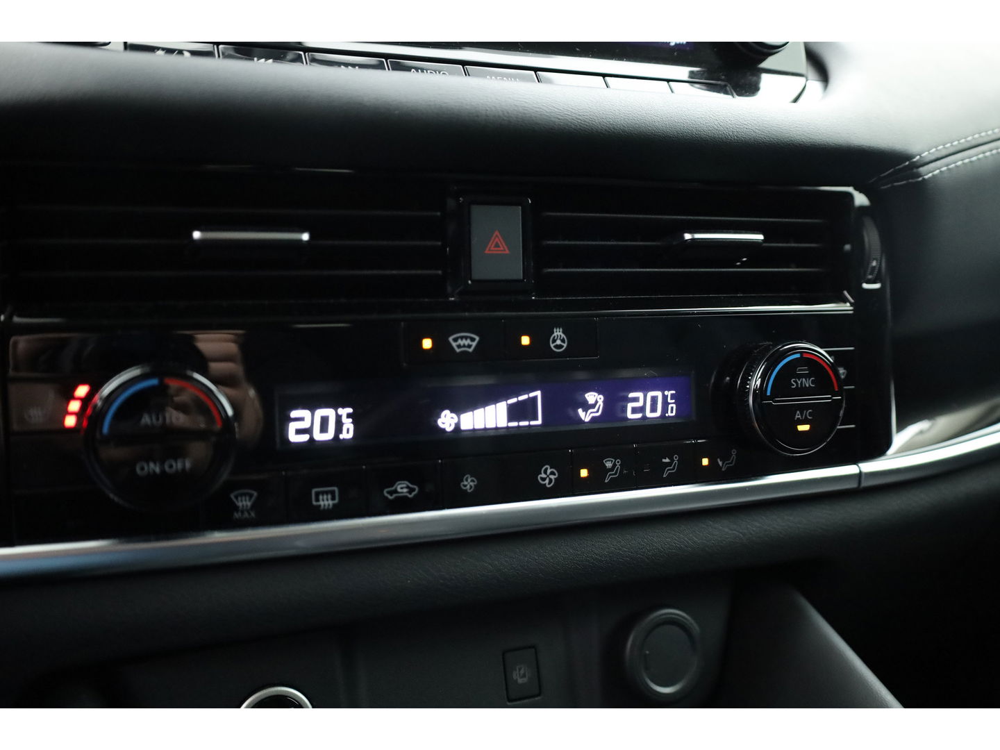 Nissan QASHQAI 1.3 MHEV Xtronic N-Connecta | Automaat | 360cam | Trekhaak | ACC | Stoel- Stuurverw. | Apple CarPlay | Dodehoekdet.