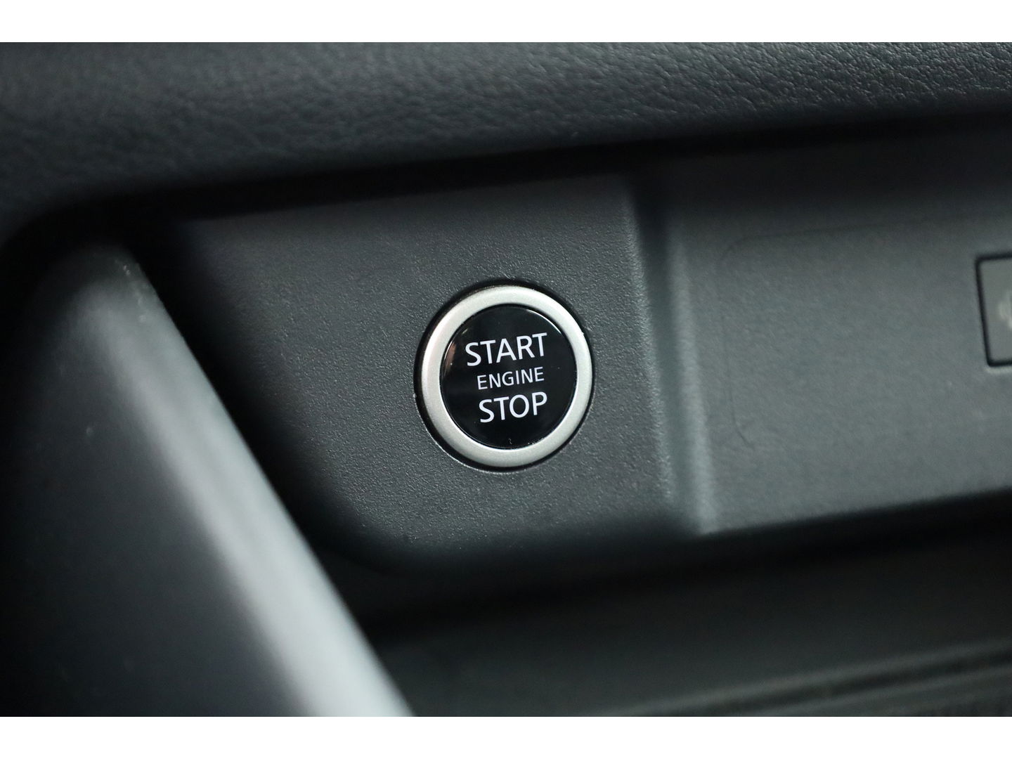 Nissan QASHQAI 1.3 MHEV Xtronic N-Connecta | Automaat | 360cam | Trekhaak | ACC | Stoel- Stuurverw. | Apple CarPlay | Dodehoekdet.