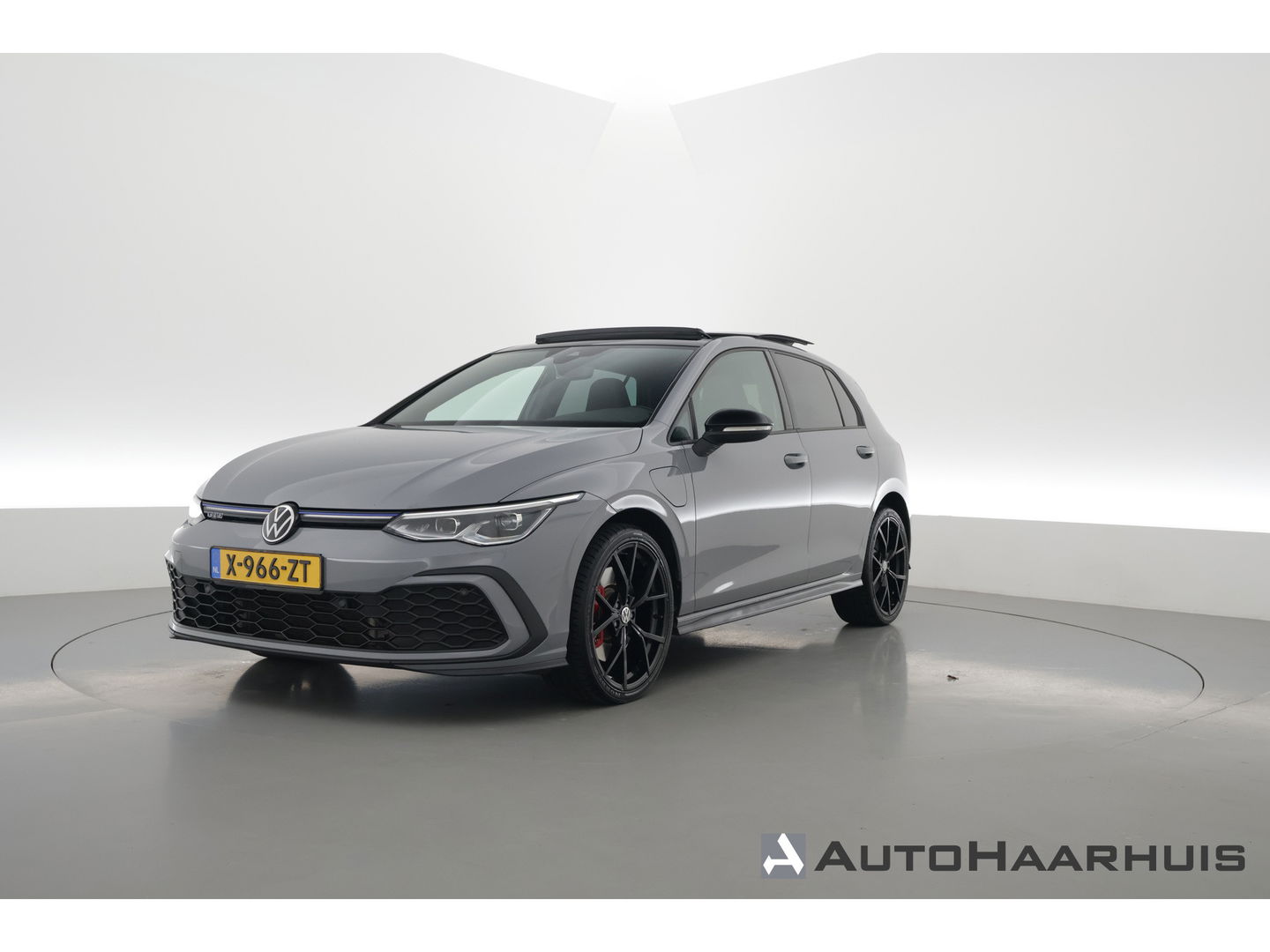 Volkswagen Golf 1.4 eHybrid GTE | Pano | IQ. Light | Stoel- Stuurverw. | 19'' | PDC | Apple CarPlay | Navi |