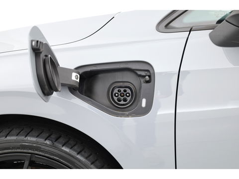 Volkswagen Golf 1.4 eHybrid GTE | Pano | IQ. Light | Stoel- Stuurverw. | 19'' | PDC | Apple CarPlay | Navi |