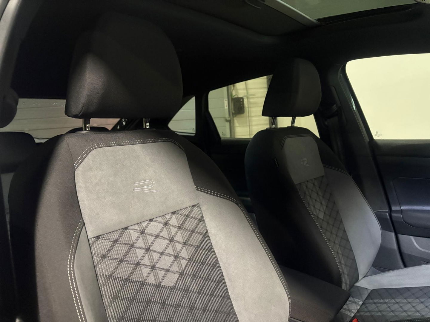 Volkswagen Taigo 1.5 TSI R-Line PANO KEYLESS CAM