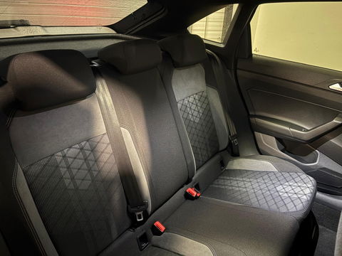 Volkswagen Taigo 1.5 TSI R-Line PANO KEYLESS CAM