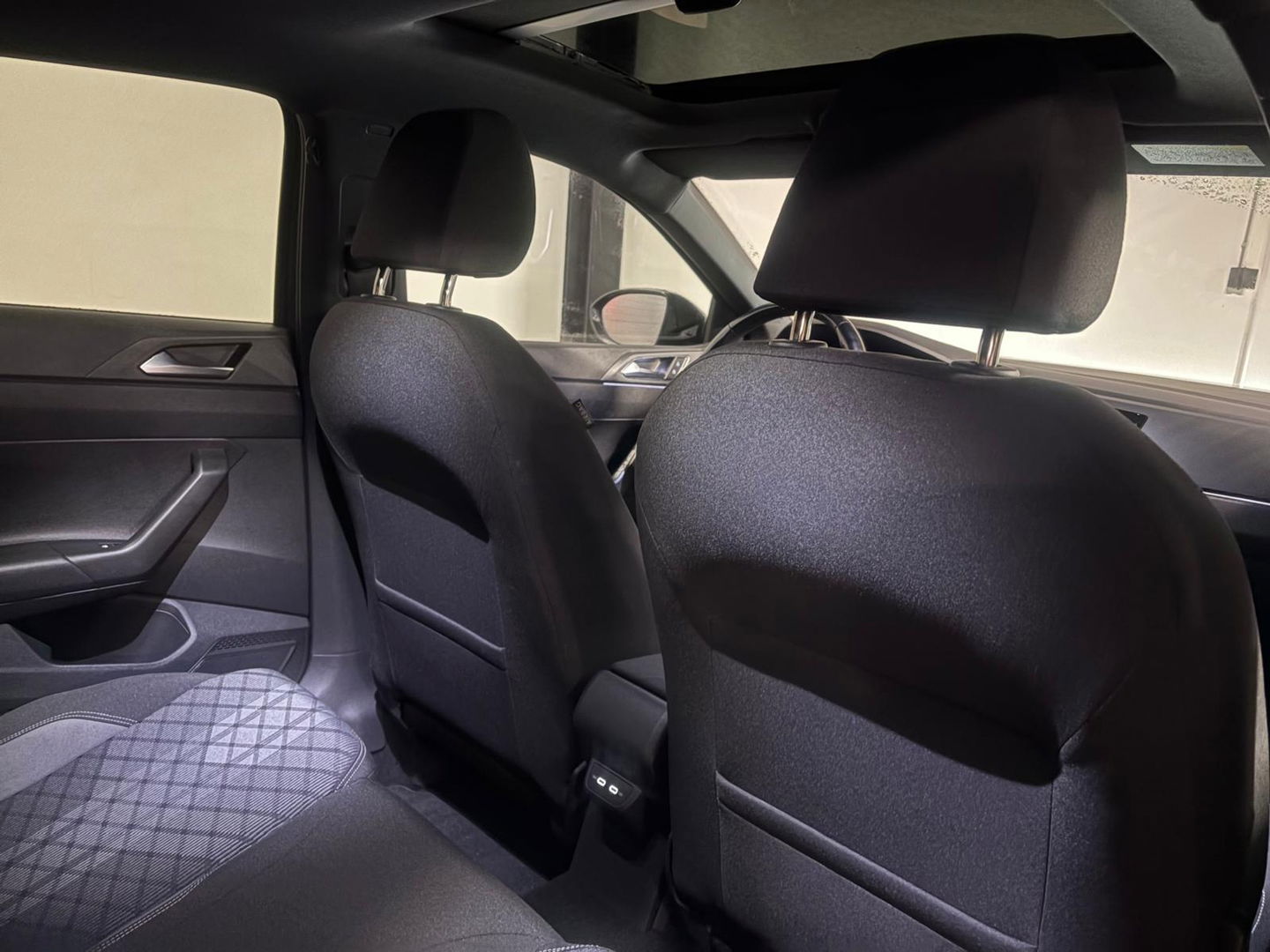 Volkswagen Taigo 1.5 TSI R-Line PANO KEYLESS CAM