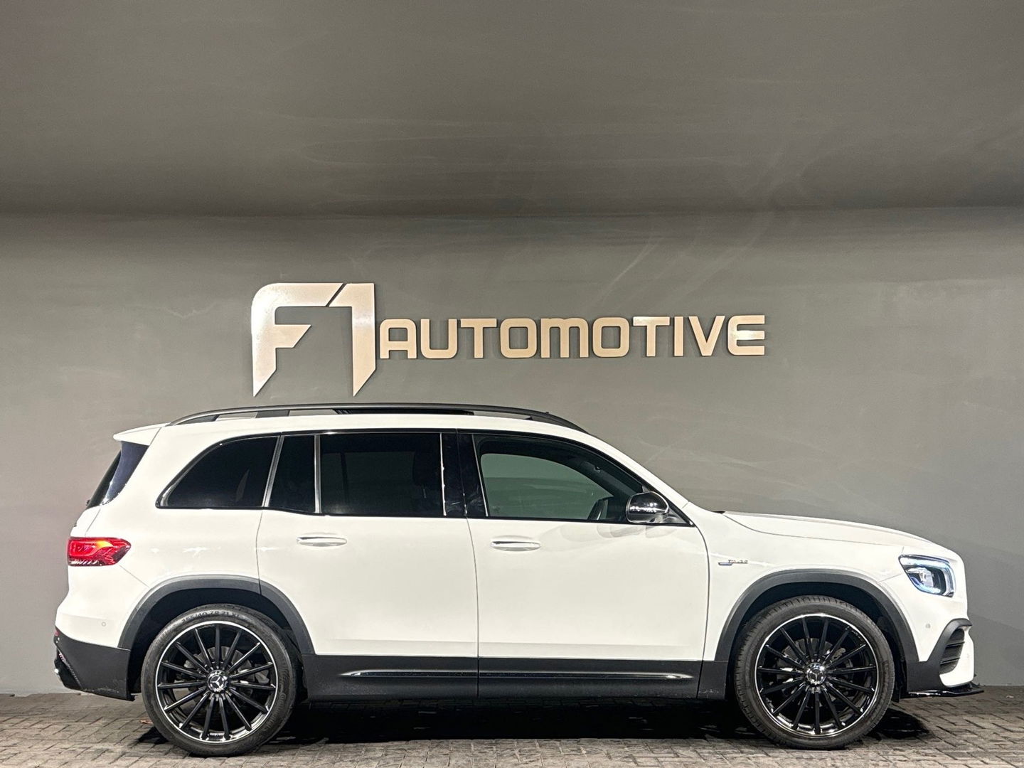 Mercedes-Benz GLB 250 4MATIC AMG Pano|Memory|Burmester|Keyless