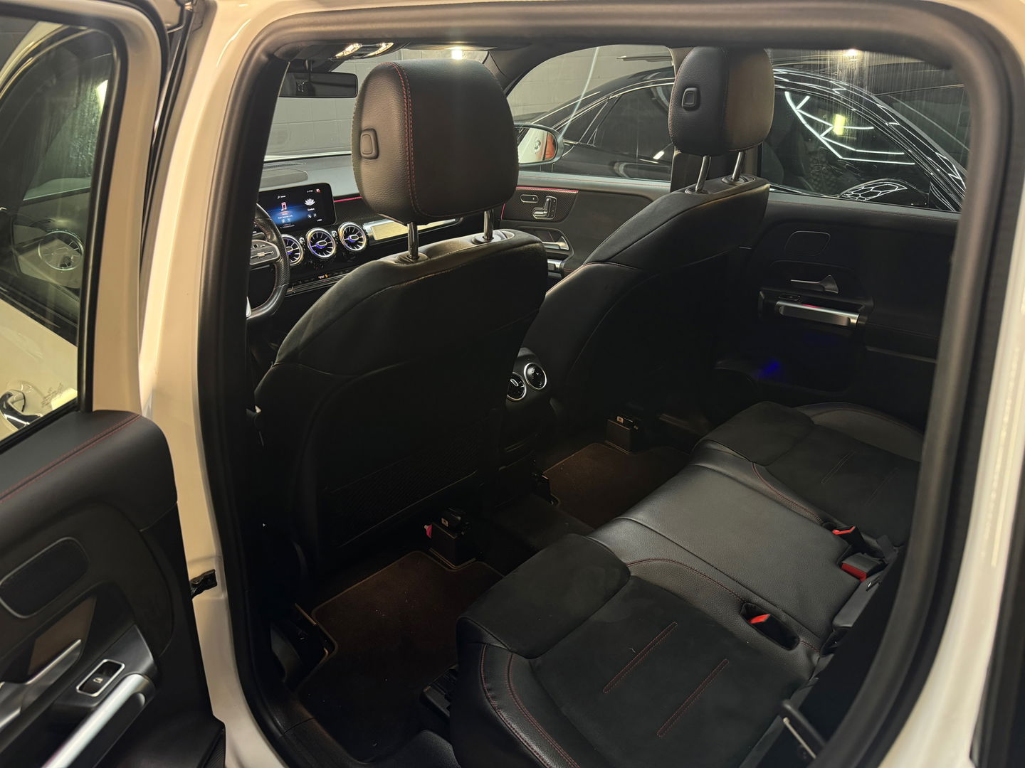 Mercedes-Benz GLB 250 4MATIC AMG Pano|Memory|Burmester|Keyless