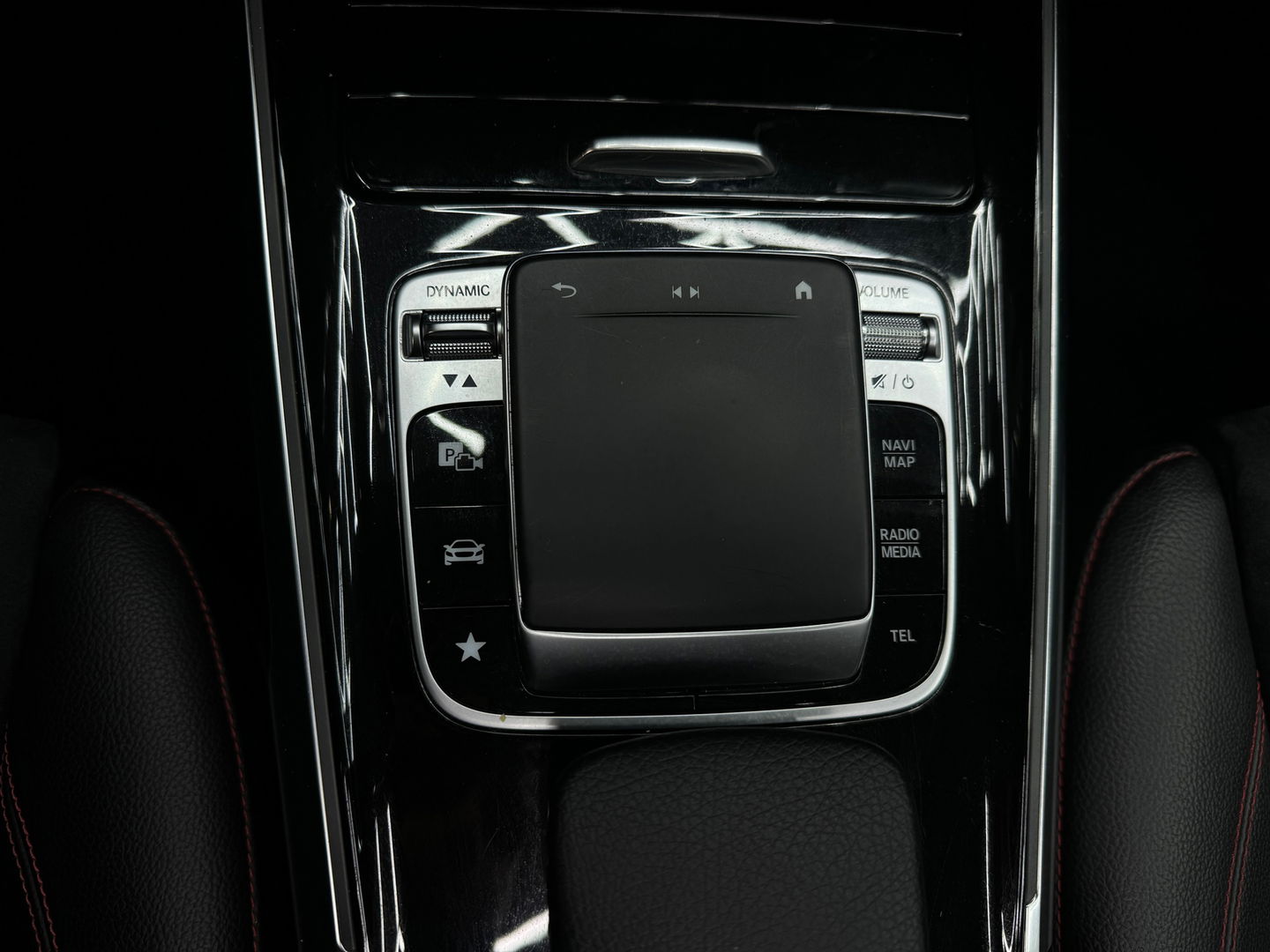 Mercedes-Benz GLB 250 4MATIC AMG Pano|Memory|Burmester|Keyless