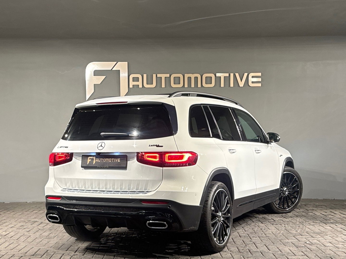 Mercedes-Benz GLB 250 4MATIC AMG Pano|Memory|Burmester|Keyless