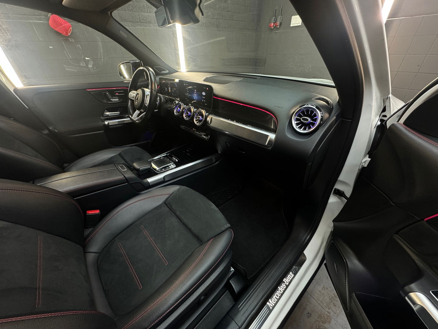 Mercedes-Benz GLB 250 4MATIC AMG Pano|Memory|Burmester|Keyless