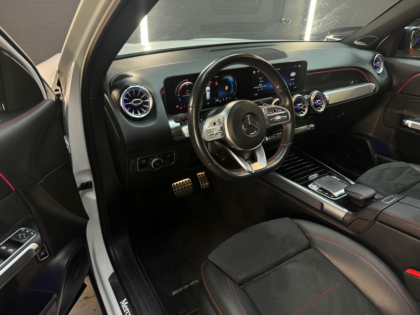 Mercedes-Benz GLB 250 4MATIC AMG Pano|Memory|Burmester|Keyless