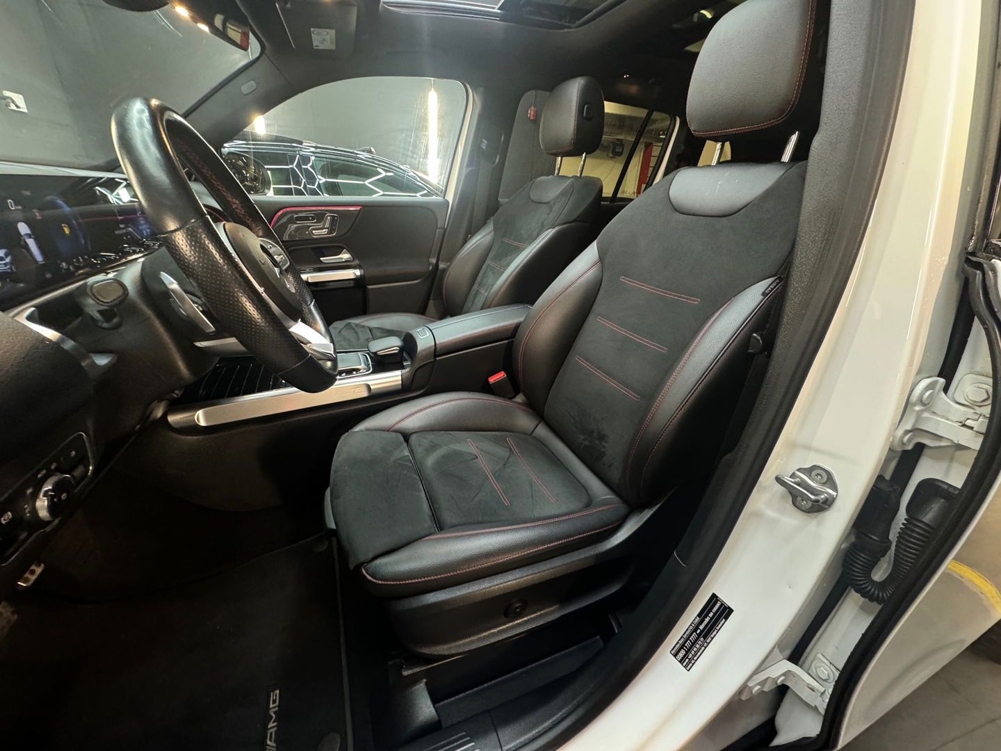 Mercedes-Benz GLB 250 4MATIC AMG Pano|Memory|Burmester|Keyless