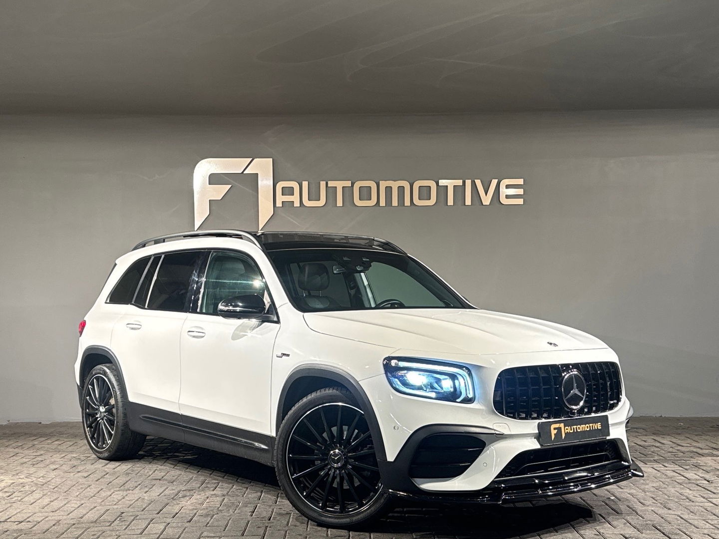 Mercedes-Benz GLB 250 4MATIC AMG Pano|Memory|Burmester|Keyless