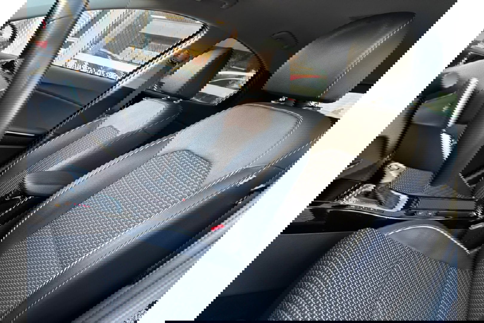 Kia Xceed 1.6 GDI PHEV AUTOMAAT BUSINESS LINE AIRCO CARPLAY PDC-CAMERA.