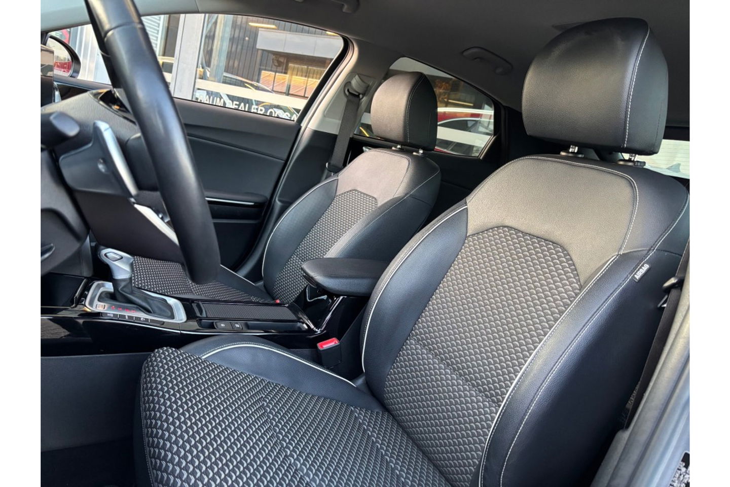 Kia Xceed 1.6 GDI PHEV AUTOMAAT BUSINESS LINE AIRCO CARPLAY PDC-CAMERA.