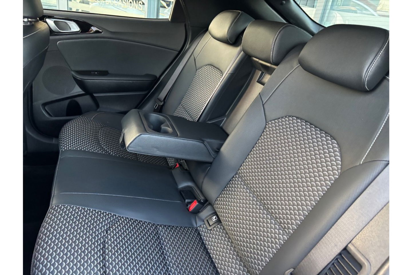 Kia Xceed 1.6 GDI PHEV AUTOMAAT BUSINESS LINE AIRCO CARPLAY PDC-CAMERA.