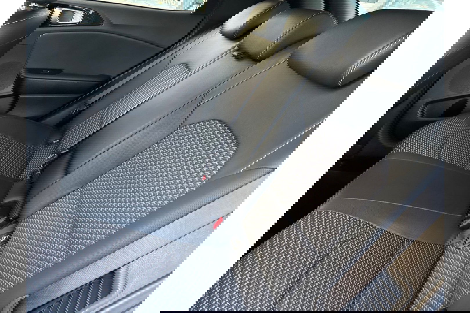 Kia Xceed 1.6 GDI PHEV AUTOMAAT BUSINESS LINE AIRCO CARPLAY PDC-CAMERA.