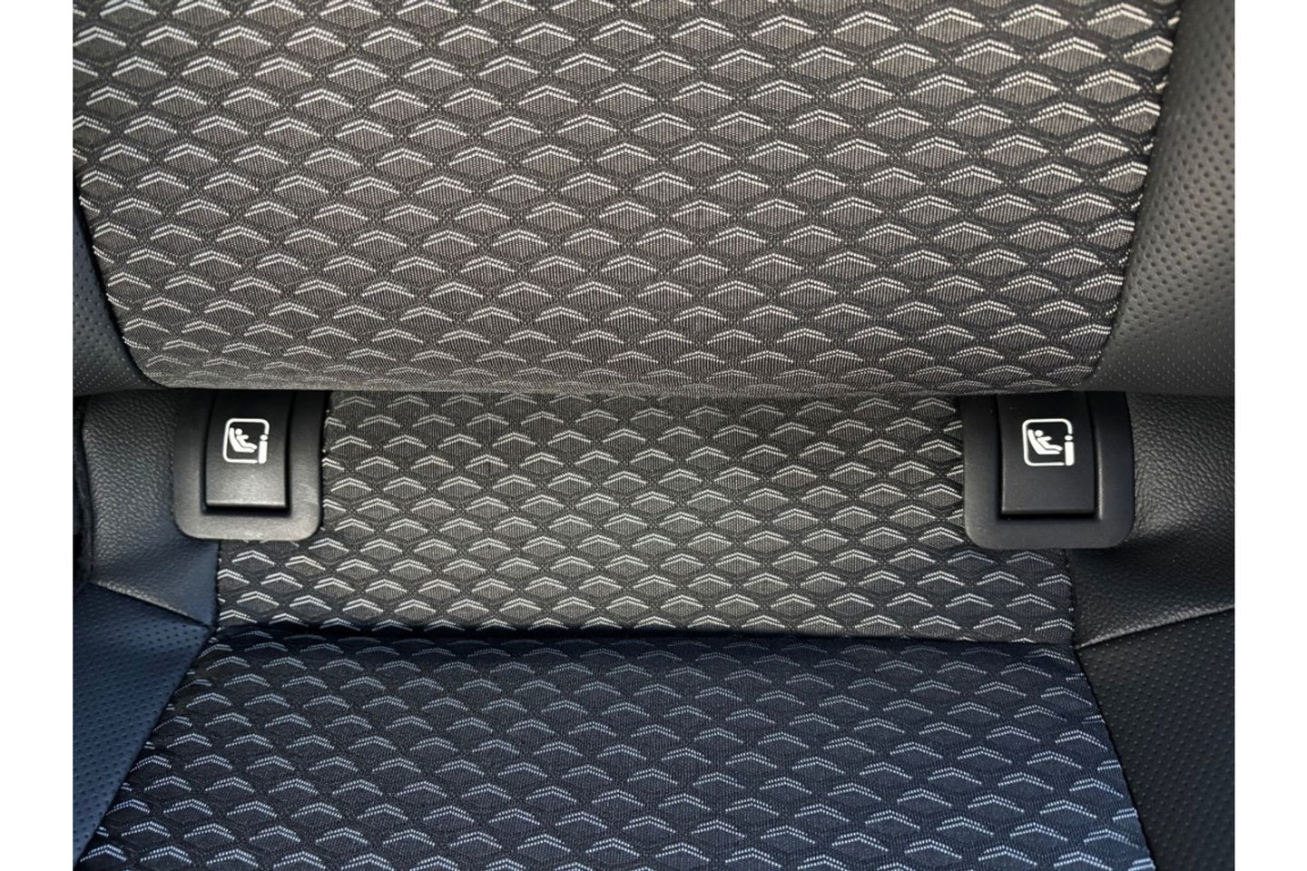 Kia Xceed 1.6 GDI PHEV AUTOMAAT BUSINESS LINE AIRCO CARPLAY PDC-CAMERA.