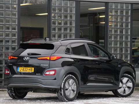 Hyundai KONA EV 64kWh PREMIUM/ LEER/ HEAD-UP/ BLINDSPOT/ KEYLESS/ SOH 100%