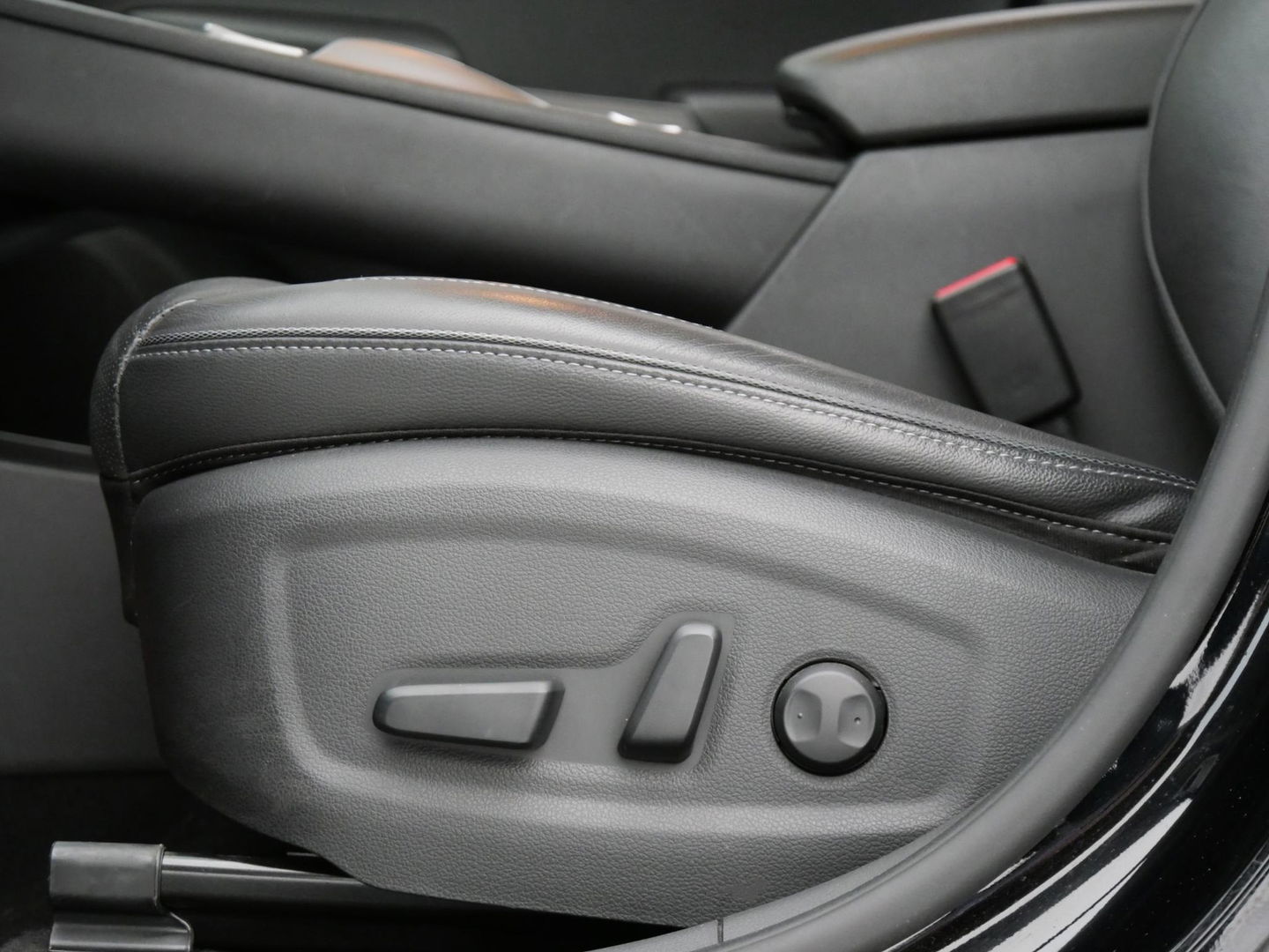 Hyundai KONA EV 64kWh PREMIUM/ LEER/ HEAD-UP/ BLINDSPOT/ KEYLESS/ SOH 100%