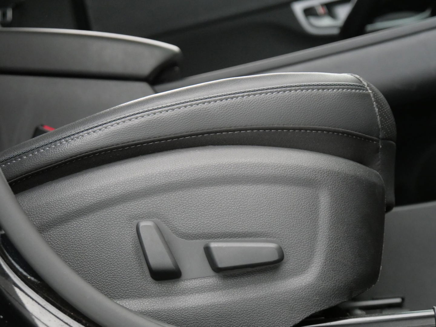 Hyundai KONA EV 64kWh PREMIUM/ LEER/ HEAD-UP/ BLINDSPOT/ KEYLESS/ SOH 100%