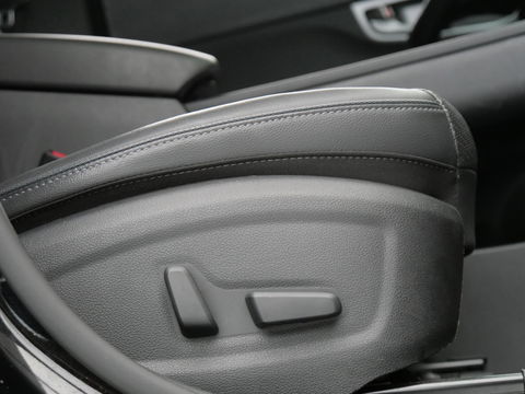 Hyundai KONA EV 64kWh PREMIUM/ LEER/ HEAD-UP/ BLINDSPOT/ KEYLESS/ SOH 100%