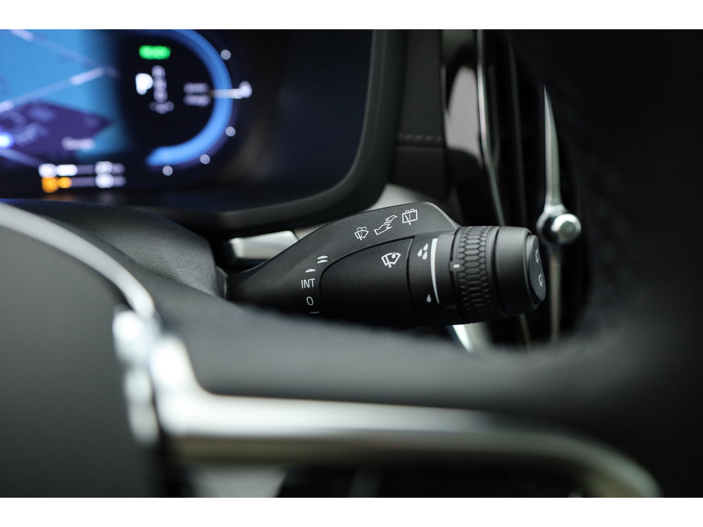 Volvo V60 2.0 T8 Plug-in hybrid AWD Ultra Dark | Pano-dak | Head-up | 360 camera | Trekhaak | H&K Audio |