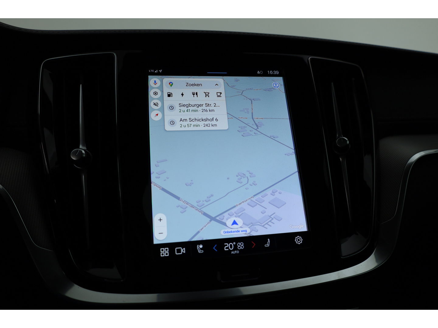 Volvo V60 2.0 T8 Plug-in hybrid AWD Ultra Dark | Pano-dak | Head-up | 360 camera | Trekhaak | H&K Audio |