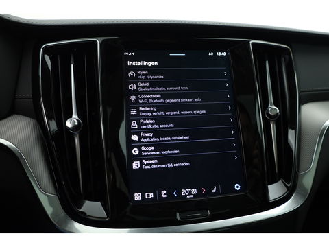 Volvo V60 2.0 T8 Plug-in hybrid AWD Ultra Dark | Pano-dak | Head-up | 360 camera | Trekhaak | H&K Audio |