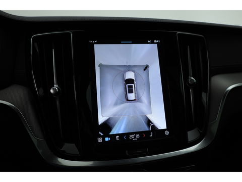 Volvo V60 2.0 T8 Plug-in hybrid AWD Ultra Dark | Pano-dak | Head-up | 360 camera | Trekhaak | H&K Audio |