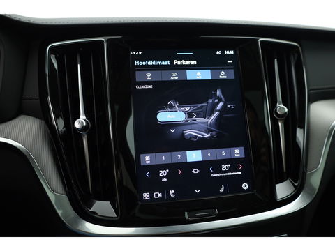 Volvo V60 2.0 T8 Plug-in hybrid AWD Ultra Dark | Pano-dak | Head-up | 360 camera | Trekhaak | H&K Audio |