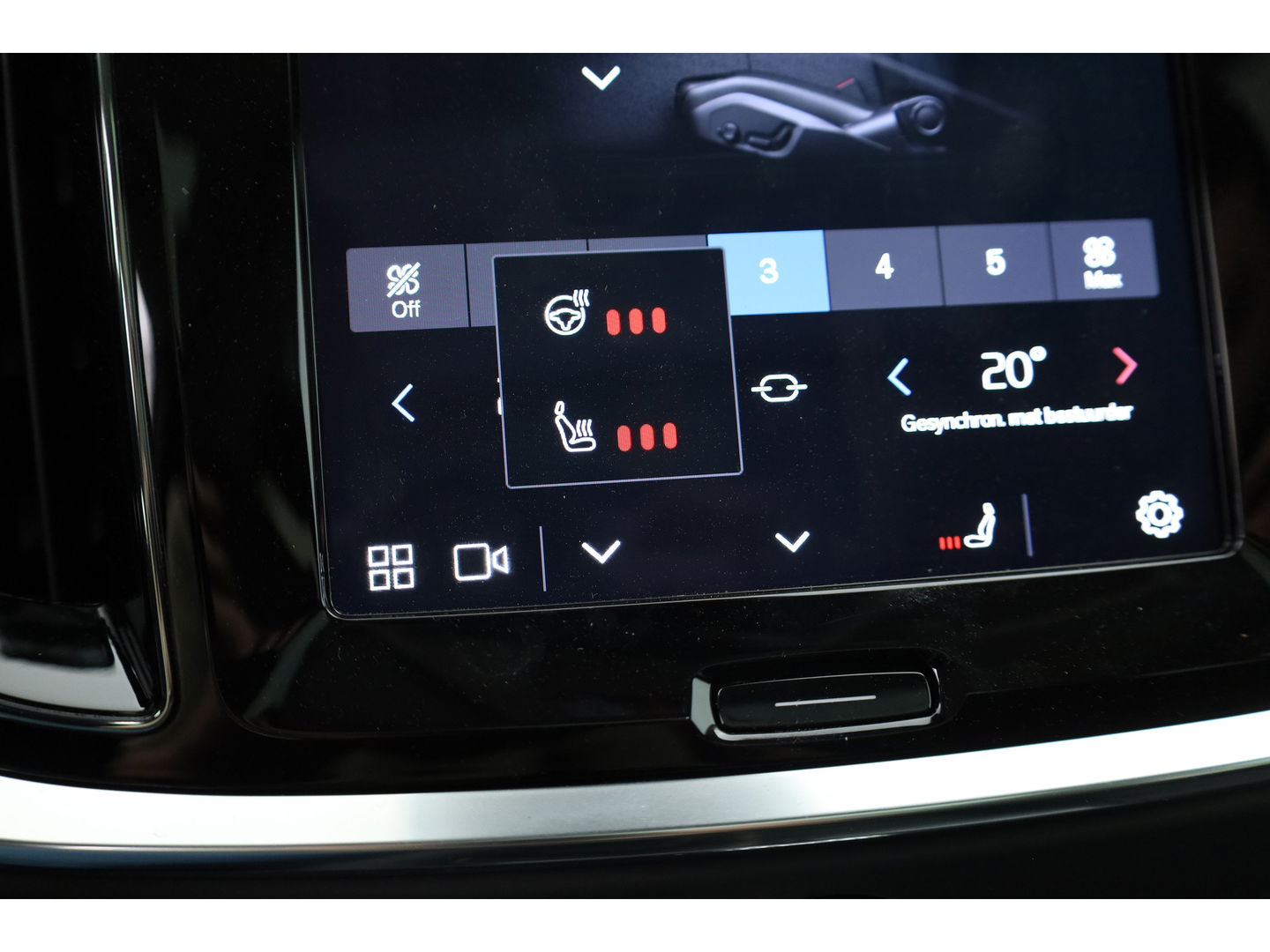 Volvo V60 2.0 T8 Plug-in hybrid AWD Ultra Dark | Pano-dak | Head-up | 360 camera | Trekhaak | H&K Audio |