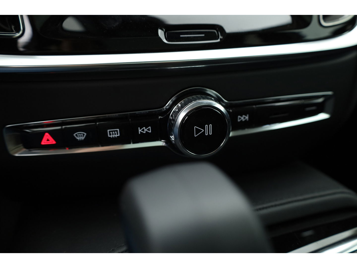 Volvo V60 2.0 T8 Plug-in hybrid AWD Ultra Dark | Pano-dak | Head-up | 360 camera | Trekhaak | H&K Audio |