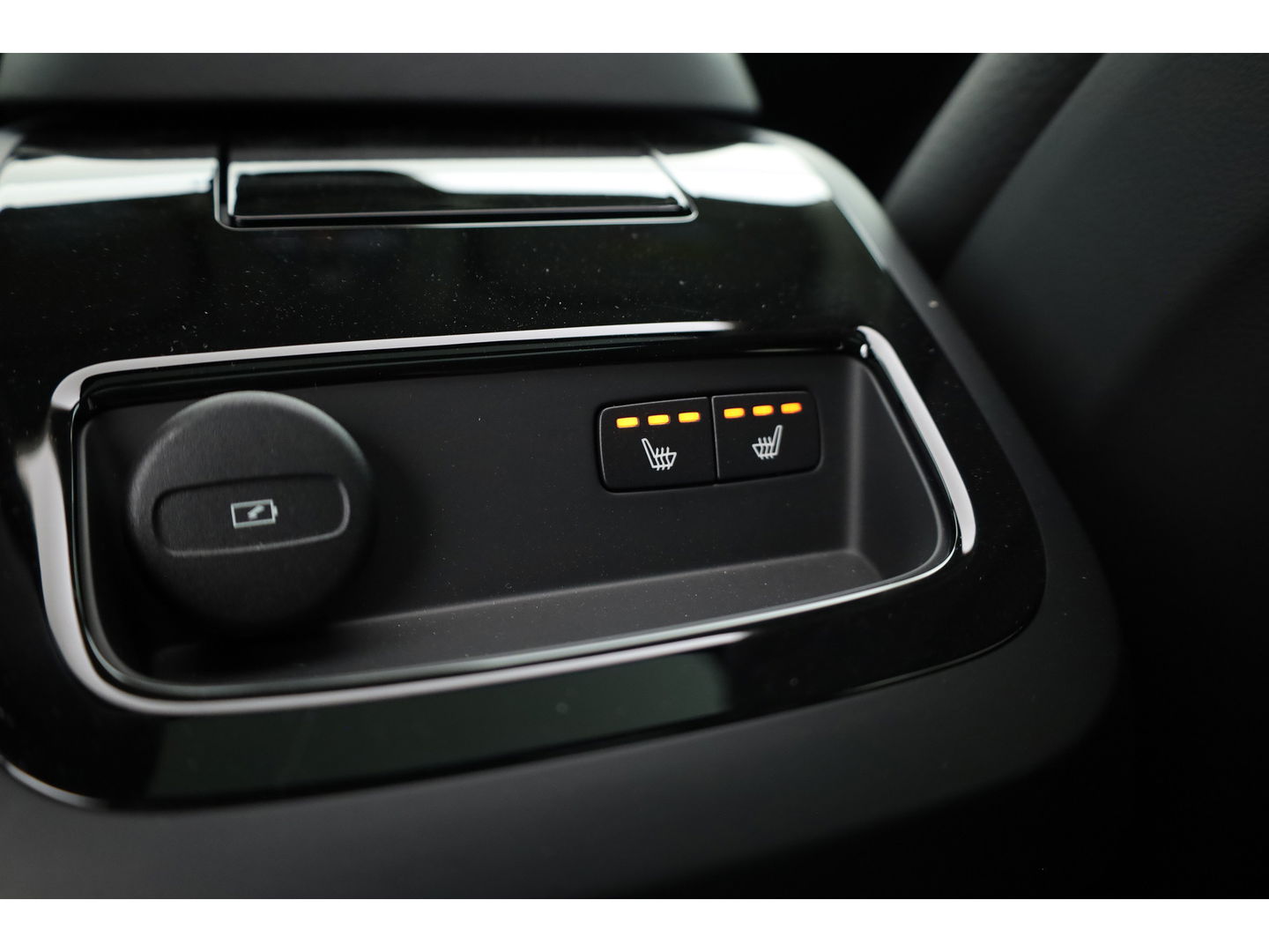 Volvo V60 2.0 T8 Plug-in hybrid AWD Ultra Dark | Pano-dak | Head-up | 360 camera | Trekhaak | H&K Audio |