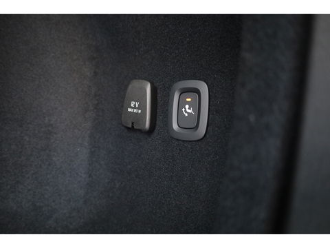 Volvo V60 2.0 T8 Plug-in hybrid AWD Ultra Dark | Pano-dak | Head-up | 360 camera | Trekhaak | H&K Audio |