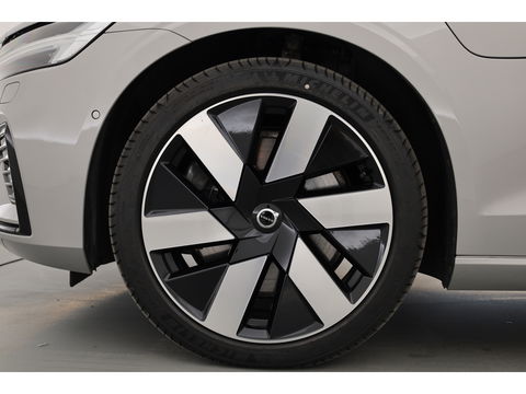 Volvo V60 2.0 T8 Plug-in hybrid AWD Ultra Dark | Pano-dak | Head-up | 360 camera | Trekhaak | H&K Audio |