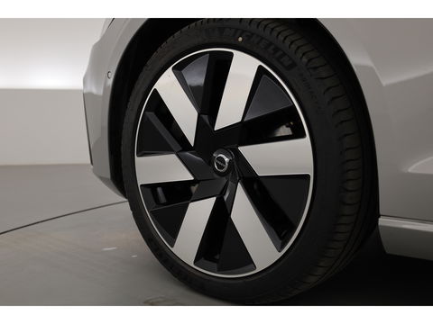 Volvo V60 2.0 T8 Plug-in hybrid AWD Ultra Dark | Pano-dak | Head-up | 360 camera | Trekhaak | H&K Audio |