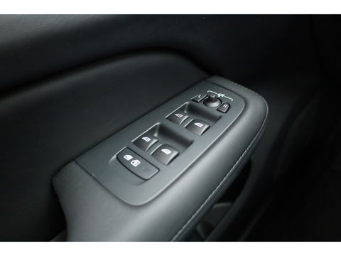 Volvo V60 2.0 T8 Plug-in hybrid AWD Ultra Dark | Pano-dak | Head-up | 360 camera | Trekhaak | H&K Audio |