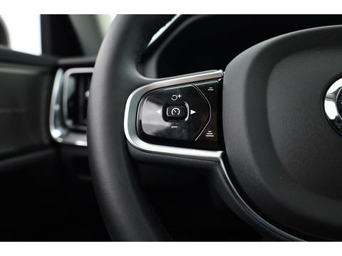 Volvo V60 2.0 T8 Plug-in hybrid AWD Ultra Dark | Pano-dak | Head-up | 360 camera | Trekhaak | H&K Audio |