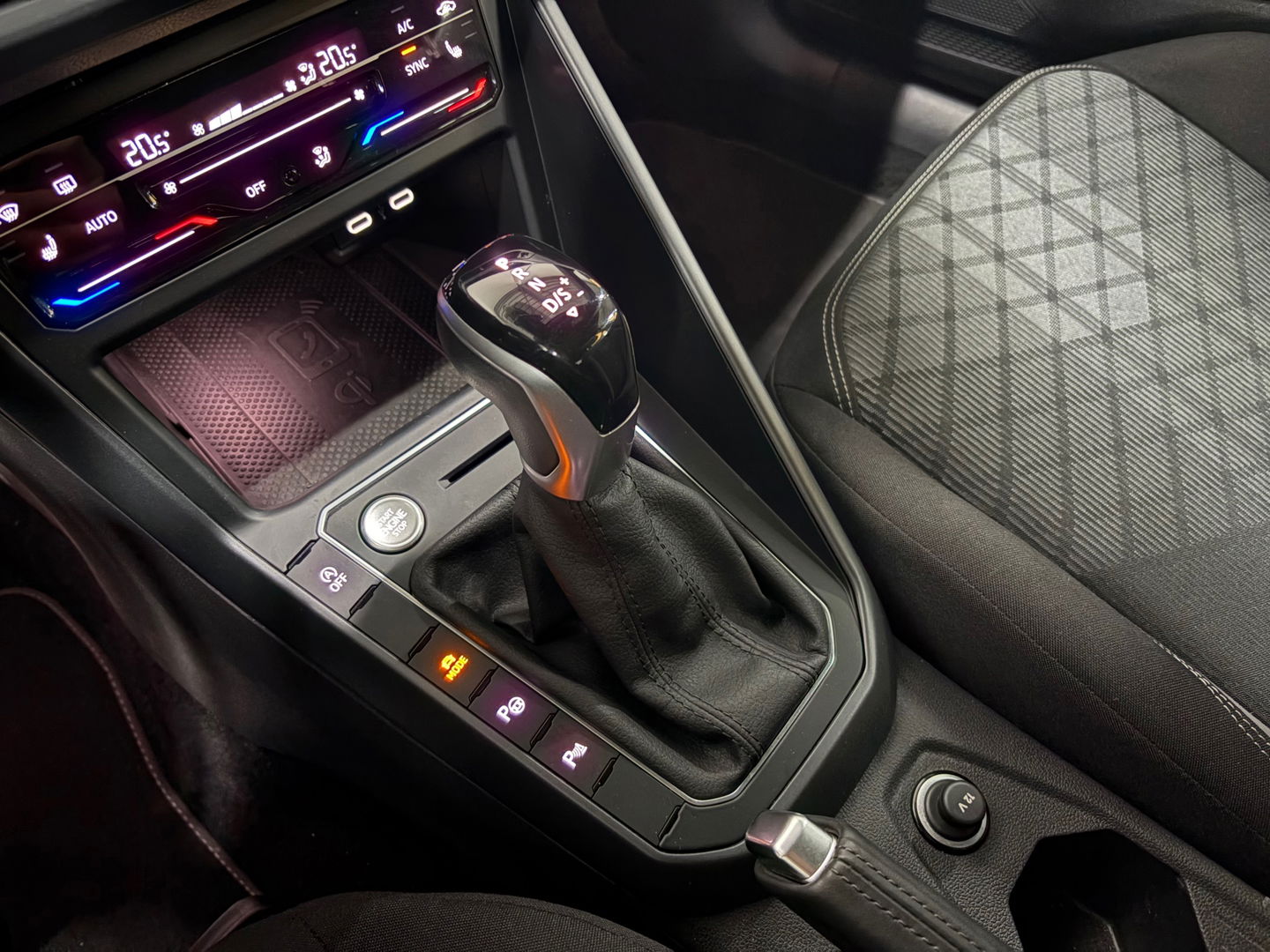 Volkswagen Taigo 1.5 TSI R-Line, BOMVOL, Pano, Beats audio